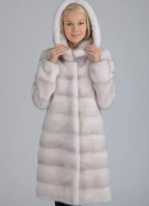 Gray fur coat (65 mga larawan): light grey, grey-blue and grey-beige fur strip models 338_20