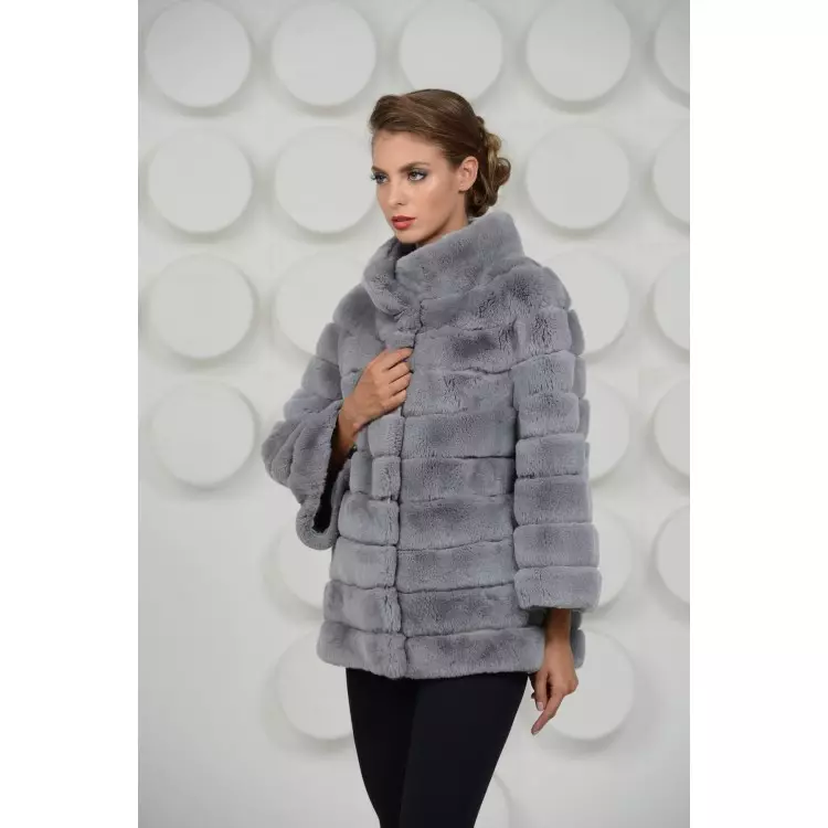 Gray fur coat (65 mga larawan): light grey, grey-blue and grey-beige fur strip models 338_29