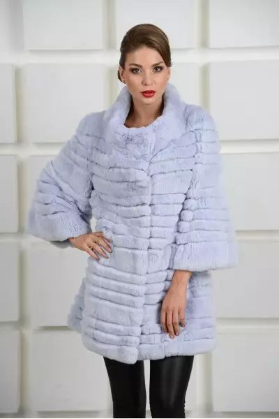 Gray fur coat (65 mga larawan): light grey, grey-blue and grey-beige fur strip models 338_30