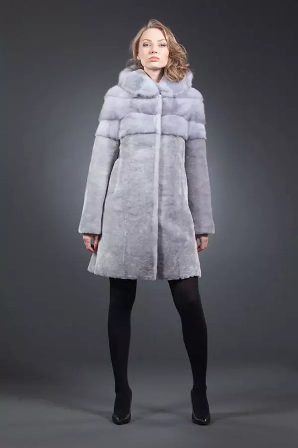 Gray fur coat (65 mga larawan): light grey, grey-blue and grey-beige fur strip models 338_31