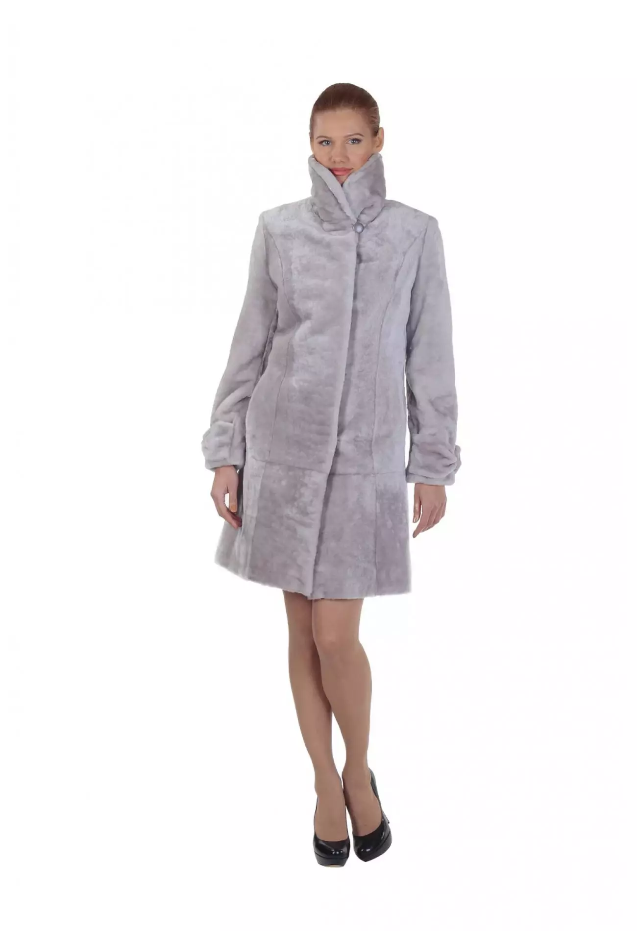 Gray fur coat (65 mga larawan): light grey, grey-blue and grey-beige fur strip models 338_33