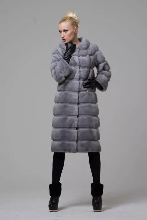 Gray fur coat (65 mga larawan): light grey, grey-blue and grey-beige fur strip models 338_41