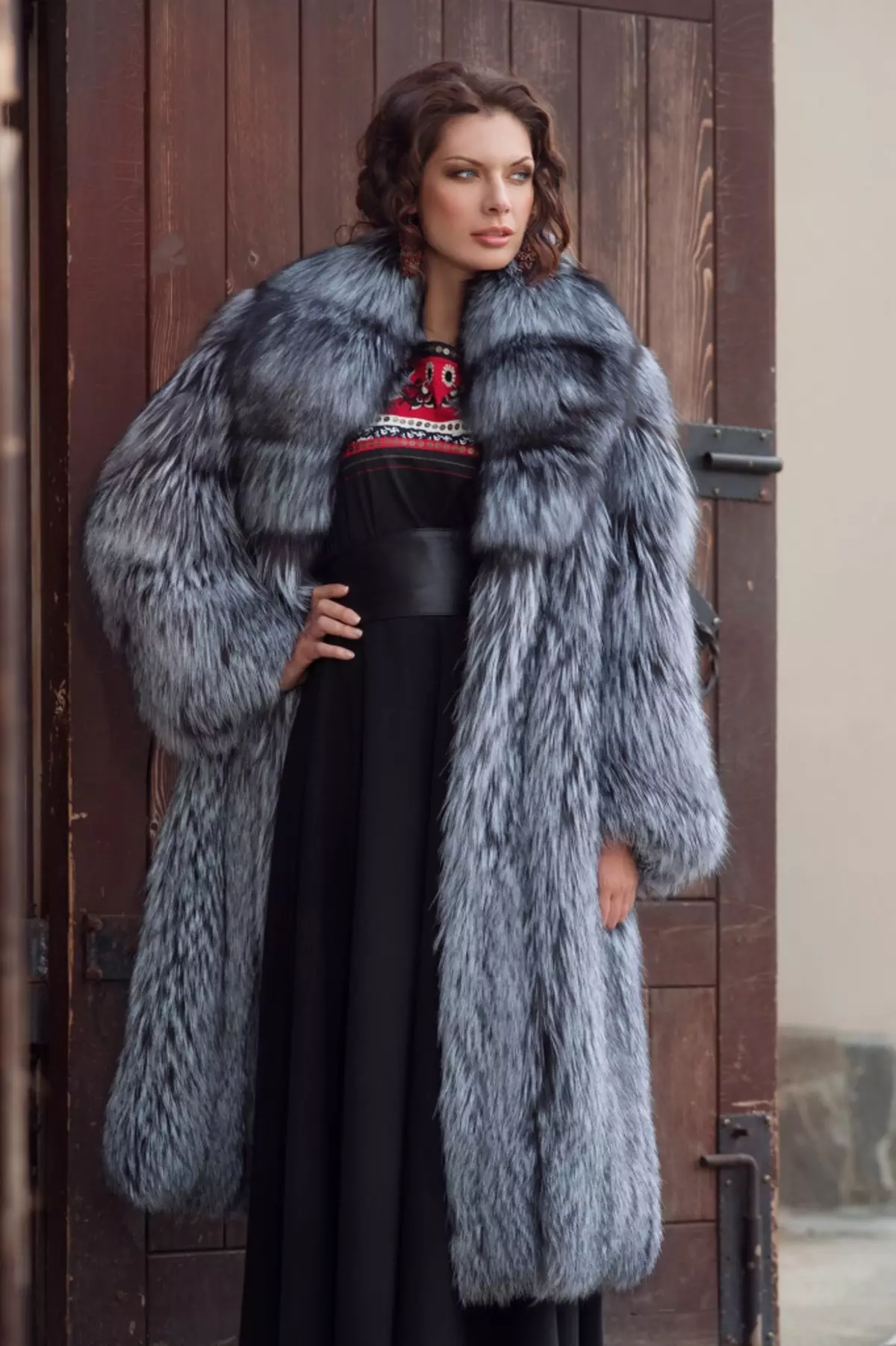 Grey Fur Coat (65 Bilder): Lysegrå, Gråblå og Grey-Beige Fur Strip Models 338_42