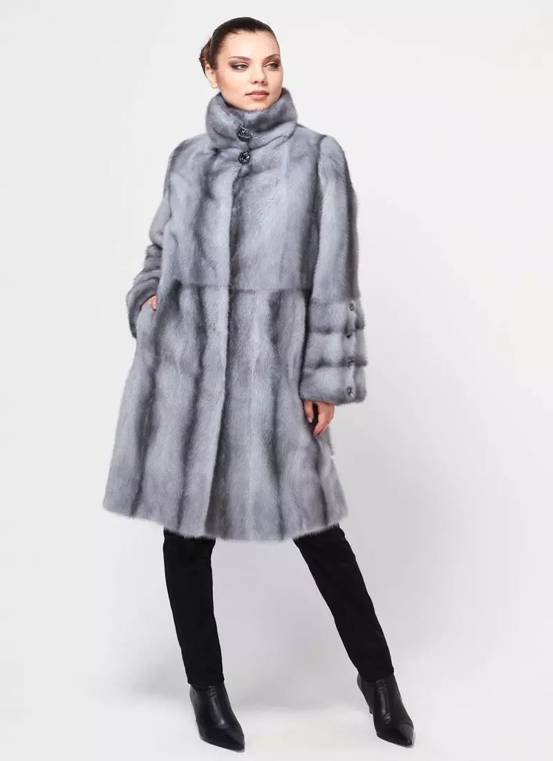 Gray fur coat (65 mga larawan): light grey, grey-blue and grey-beige fur strip models 338_43