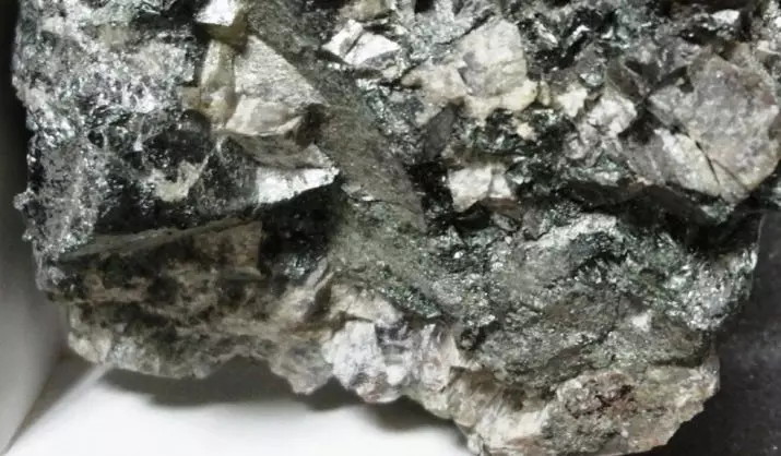 Muskovit: Stabiliteti i mineraleve në Weathleate, klasë dhe grup të Muscovite, Origjina dhe Aplikimi i Mika 3396_13