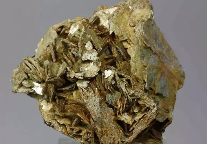 Muskovit: La stabileco de la mineralo al Weatlate, klaso kaj grupo de moskovito, origino kaj apliko de glimo 3396_2