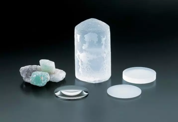 Fluorite (45 Foto): Hartanah Batu, Kaedah Permohonan, Nilai untuk Manusia, Penerangan dan Asal Kristal 3404_28