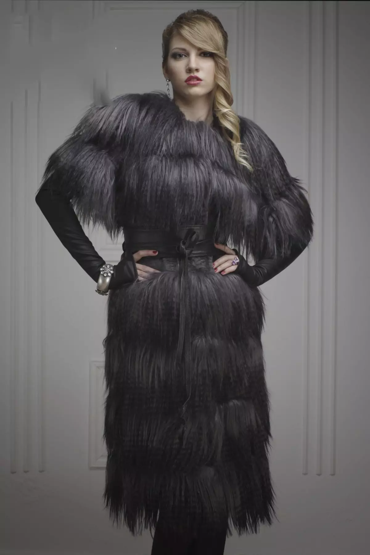雅加毛皮大衣（24張照片）：從這個強大的動物毛皮毛皮，如何選擇睡覺的東西是什麼 340_22
