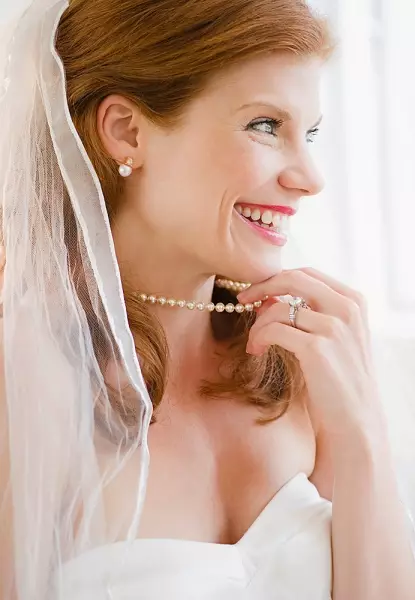 Earrings Wedding (37 Foto): Model Pernikahan untuk Pengantin Wanita, Anting Panjang 3419_15