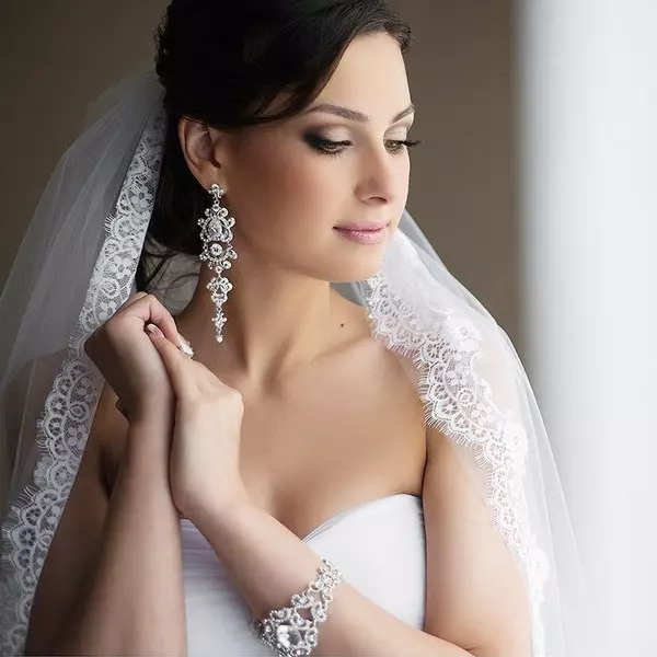 گوشواره عروسی (37 عکس): مدل های عروسی برای عروس، گوشواره های بلند 3419_2