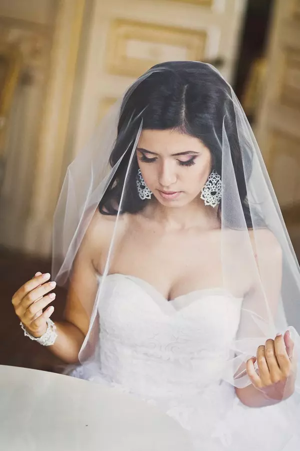 Earrings Wedding (37 Foto): Model Pernikahan untuk Pengantin Wanita, Anting Panjang 3419_30