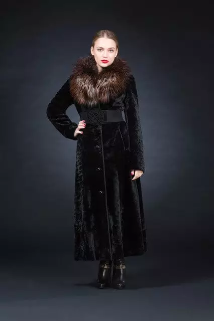 Long fur coats (34 photos): Fur model in the floor, how to wear 341_7