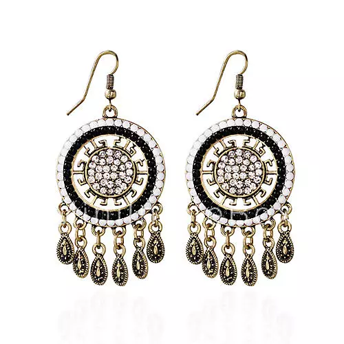 Round earrings (64 photos): Gold and silver earrings, models for a round face, black earrings round from two sides 3421_9
