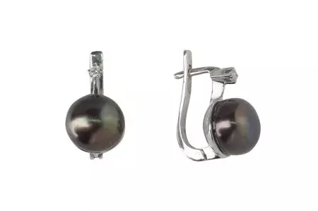 સફેદ સોનું earrings (85 ફોટા): નીલમ સાથે મોડેલ્સ, earrings મોતી સાથે અને પત્થરો વગર દબાણ કરે છે 3431_57