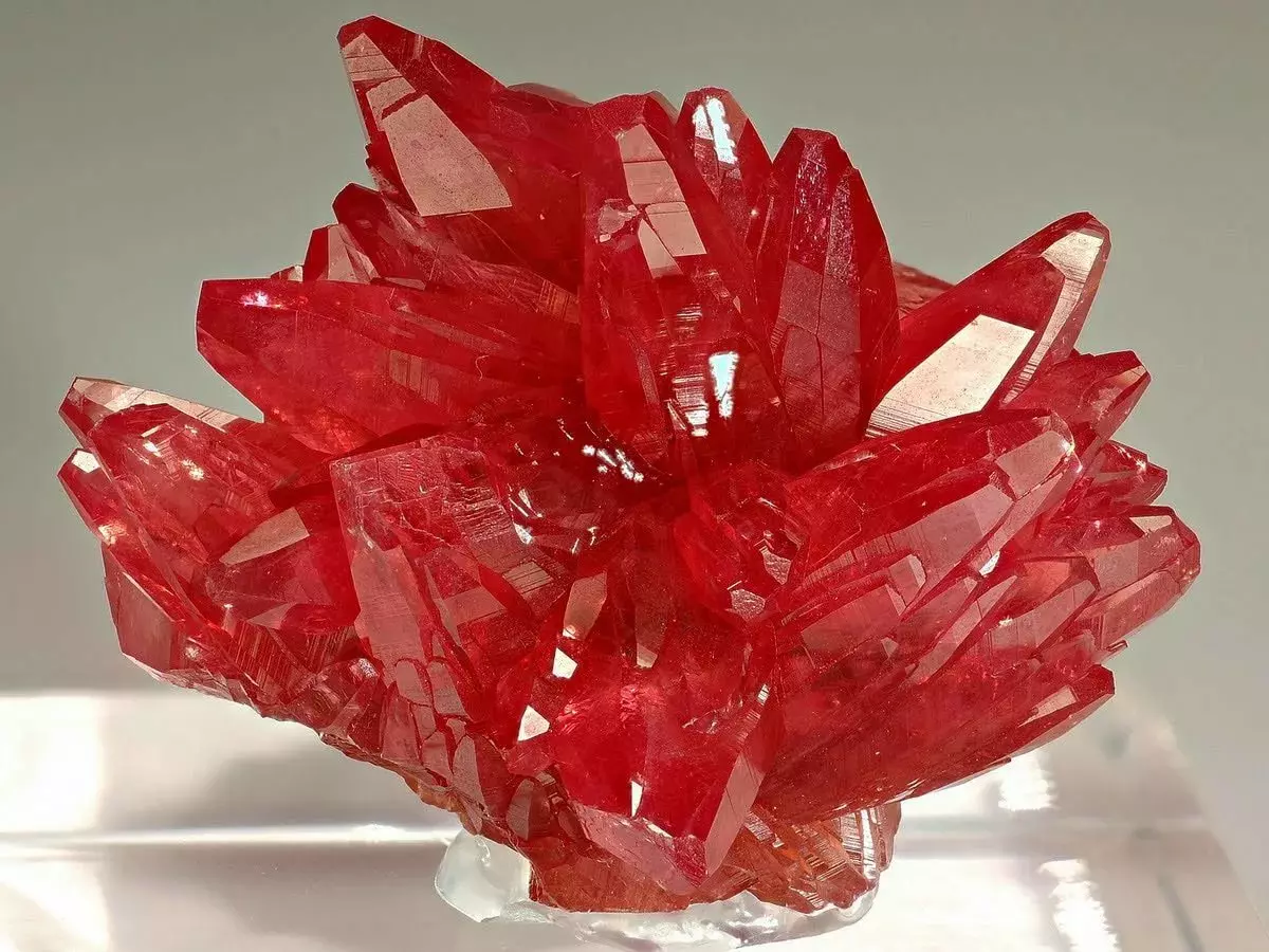 Rhodotrozit (32 billeder): Hvem passer til denne sten? Hvad er de magiske og terapeutiske egenskaber af et sådant mineral? Værdi af rhodochrosite for mand 3432_3