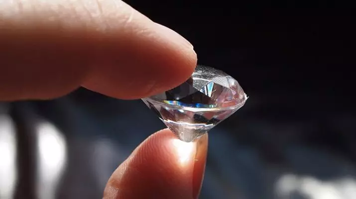 Quanto costa il diamante? Il costo di 1 karat diamante in rubli. Come calcolare il costo di un vero diamante non trasformato? 3455_2