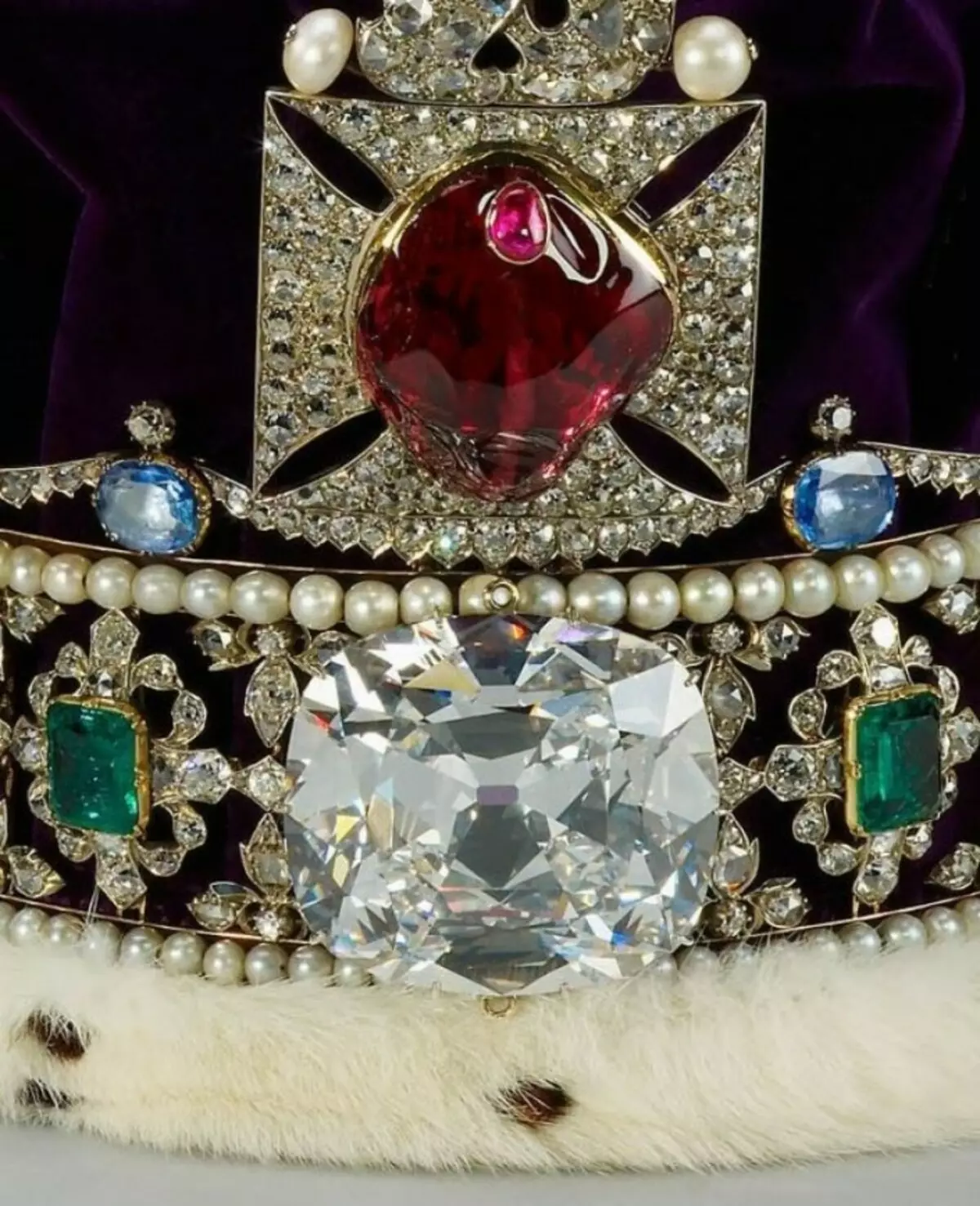 Царские бриллианты. Рубин черного принца. Алмаз Куллинан 2. Алмаз Куллинан в короне.