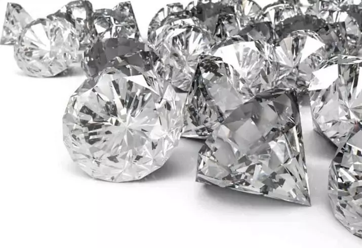 Artefaritaj diamantoj (27 fotoj): Kiel kreskas sintezaj diamantoj? La historio de ilia ricevo 3457_24