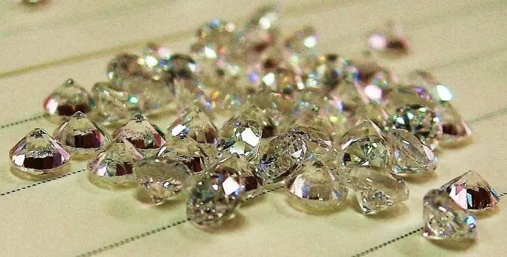 Diamonds artificial (27 wêne): Damezrên synthetic mezin dibin? Dîroka wergirtina wan 3457_4