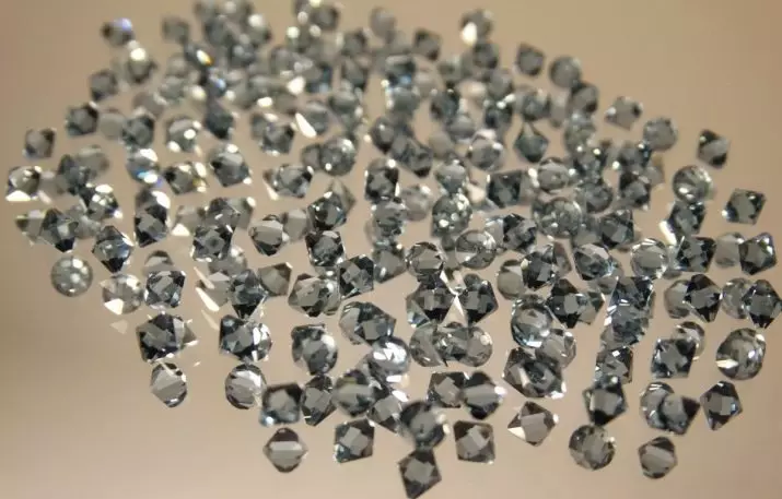 Artefaritaj diamantoj (27 fotoj): Kiel kreskas sintezaj diamantoj? La historio de ilia ricevo 3457_5