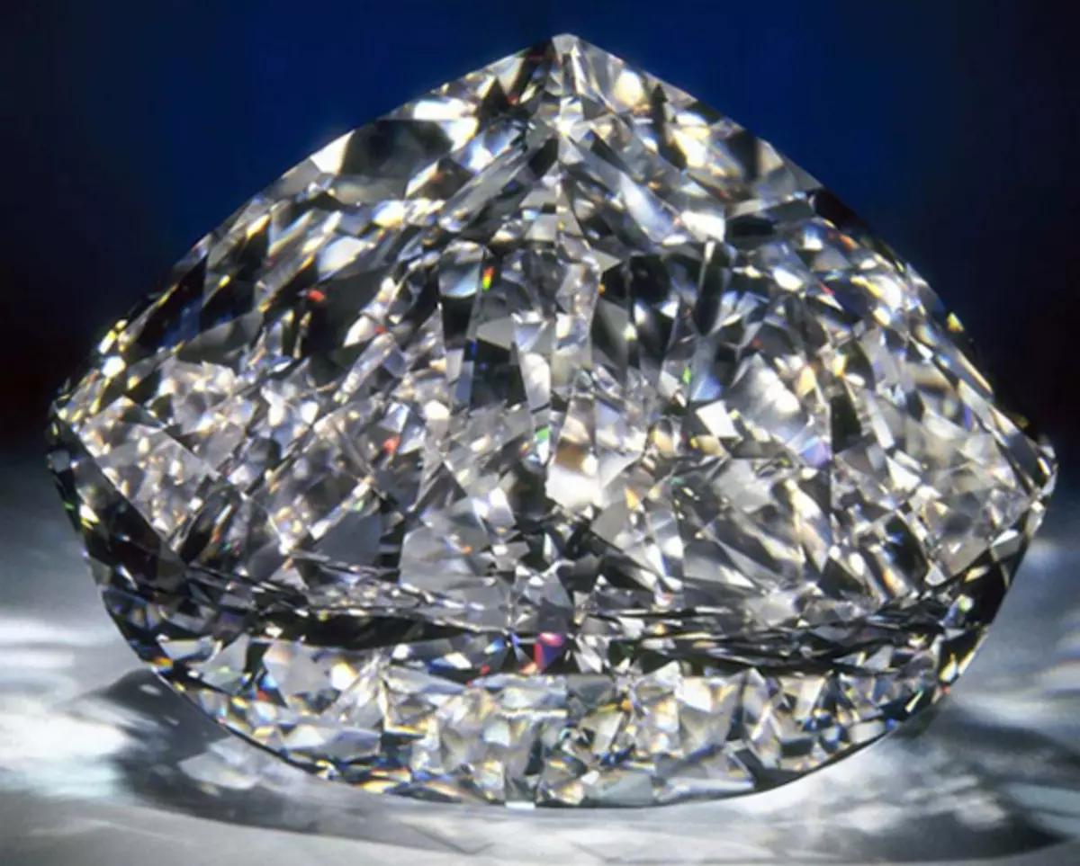 Во светот на дијаманти (30 фотографии): Приказната за Аллаз Орлова и Санси, Златна годишнина и другите најпознати и скапи дијаманти 3460_21