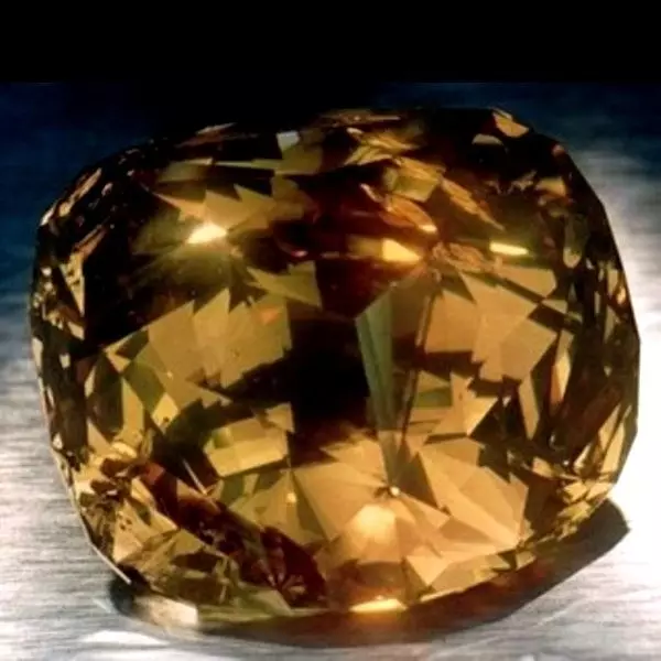 Deimantų pasaulyje (30 nuotraukų): ALMAZ ORLOVA ir SANSI istorija, auksinė jubiliejų ir kitų garsiausių ir brangiausių deimantų istorija 3460_28