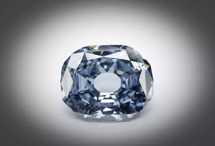 Во светот на дијаманти (30 фотографии): Приказната за Аллаз Орлова и Санси, Златна годишнина и другите најпознати и скапи дијаманти 3460_29