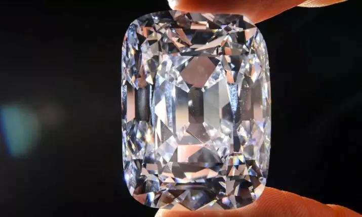Во светот на дијаманти (30 фотографии): Приказната за Аллаз Орлова и Санси, Златна годишнина и другите најпознати и скапи дијаманти 3460_5