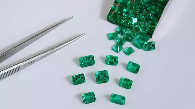HydroterMal smaragd (26 fotot): Mis see on? Kunstliku Nano-Emerdi omadused. Sünteetilise kivi loomise ajalugu 3461_10