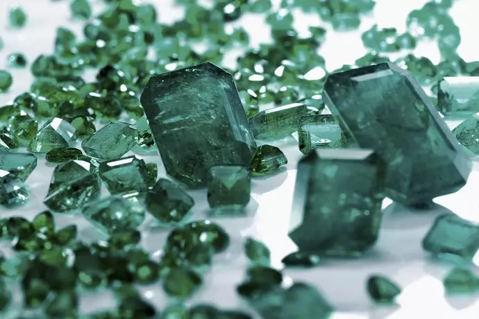 HydroterMal smaragd (26 fotot): Mis see on? Kunstliku Nano-Emerdi omadused. Sünteetilise kivi loomise ajalugu 3461_18