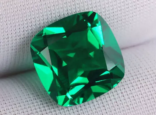 Gidrotermal Emerald (26 ta rasm): Bu nima? Sun'iy nano-emerd xususiyatlari. Sintetik toshni yaratish tarixi 3461_24