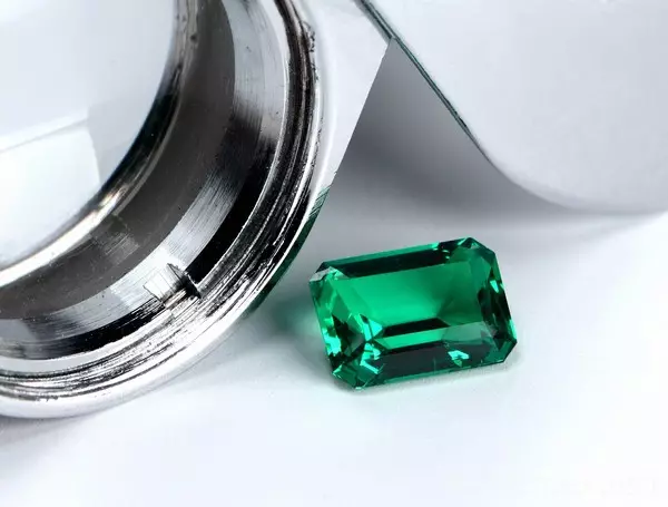 Thủy nhiệt Emerald (26 ảnh): Nó là gì? Tính chất của Nano-Emerd nhân tạo. Lịch sử tạo ra một viên đá tổng hợp 3461_4