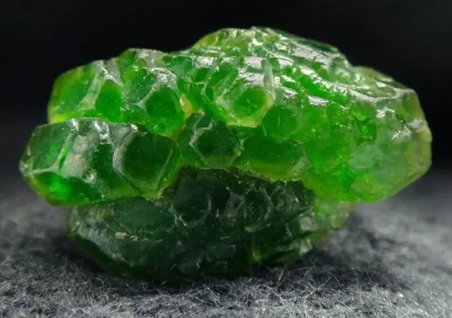 Hydrothermal Emerald (26 foto's): Wat is it? Eigenskippen fan keunstmjittige nano-Emerd. Skiednis fan it meitsjen fan in synthetyske stien 3461_9