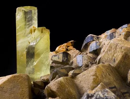 Heliodor (30 φωτογραφίες): Ιδιότητες ορυκτής αξίας και μαγικές πέτρες. Τι μοιάζει με και ποιος ταιριάζει; 3463_7
