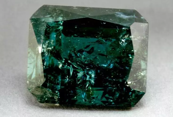 Indigolite (Photos 19): အဘယ်ကြောင့်၎င်းကိုအပြာရောင် Turmaline ဟုခေါ်သည်။ အဓိပ္ပာယ်နှင့်မှော်ဂုဏ်သတ္တိများ။ ဒီကျောက်ဟာအရောင်ပြောင်းလဲနိုင်သလား။ 3464_5