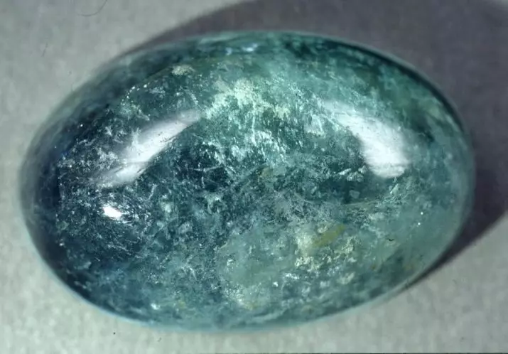 Indigolite (19 foto): Pse quhet Turmaline Blue? Kuptim dhe vetitë magjike. A mund ta ndryshojë ky gur? 3464_6