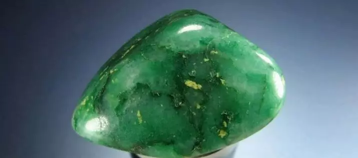 Jadeitis (38 slike): Šta je ovo kamen? Kome se uklapa? Njegova svojstva i vrijednost za ljude. Koja je razlika između žad i pohlepni? 3466_13