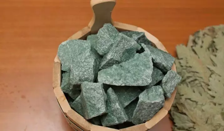Jadeitis (38 foto's): wat is deze steen? Wie past het? Zijn eigenschappen en waarde voor mensen. Wat is het verschil tussen Jade en een hebberig? 3466_35