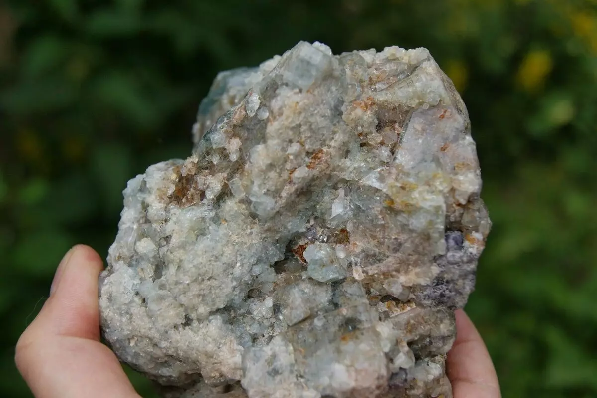 Apatite đá (26 ảnh): Nó là gì? Các tính chất ma thuật của Khoáng sản và Khoáng sản tại Nga, Ý nghĩa và ứng dụng. Ai phù hợp với hòn đá? 3468_2