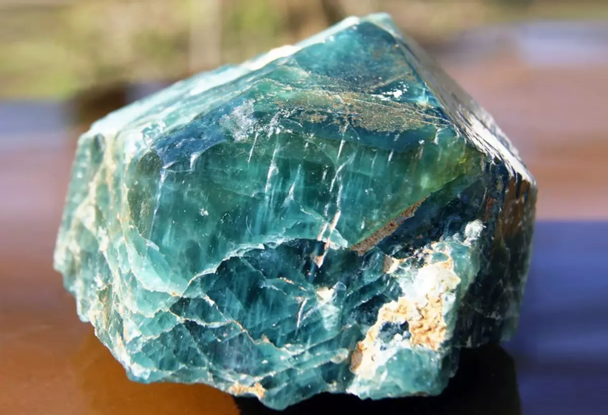 Apatite đá (26 ảnh): Nó là gì? Các tính chất ma thuật của Khoáng sản và Khoáng sản tại Nga, Ý nghĩa và ứng dụng. Ai phù hợp với hòn đá? 3468_4