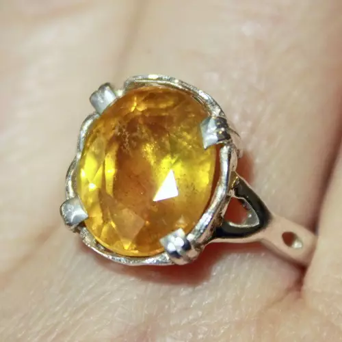 Yellow Sapphire (22 photos): what it looks like? Magic and other properties of the stone 3473_12