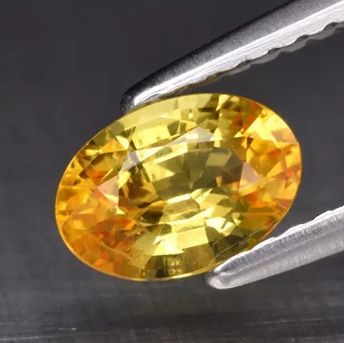 Yellow Sapphire (22 photos): what it looks like? Magic and other properties of the stone 3473_19