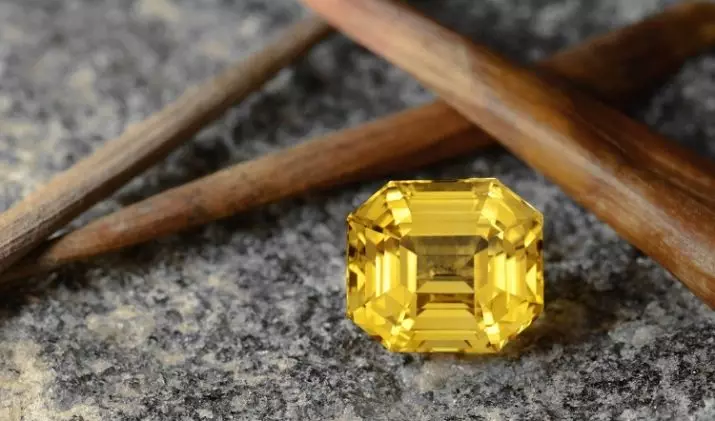 Yellow Sapphire (22 photos): what it looks like? Magic and other properties of the stone 3473_2