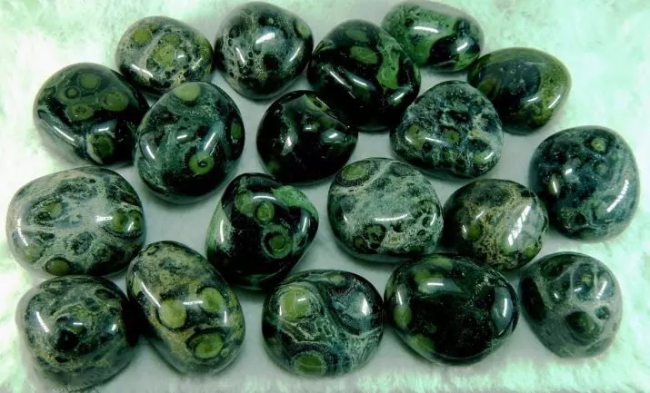 Yashma (62 fotos): Magic e outras propiedades de pedra. Descrición de cores verdes e negras, azuis e outras cores. Valor Jasper para o home 3475_36
