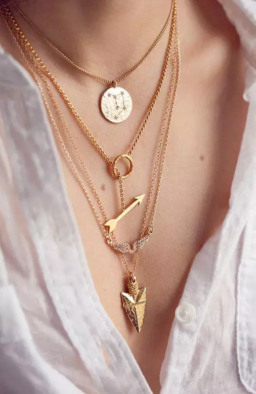 Cadea Bismarck (71 fotos): patróns de ouro de mulleres cardinal con árabe e dobre teceduría no pescozo, dourado na man 3476_62