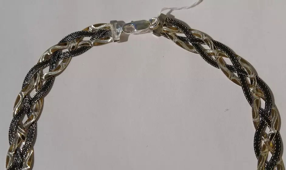 Silver chain (112 mga larawan): Mga modelo ng babae sa leeg at sa pilak kamay na may gilding, 925 sample na may mga bola, kung paano piliin ang mga ito 3480_23