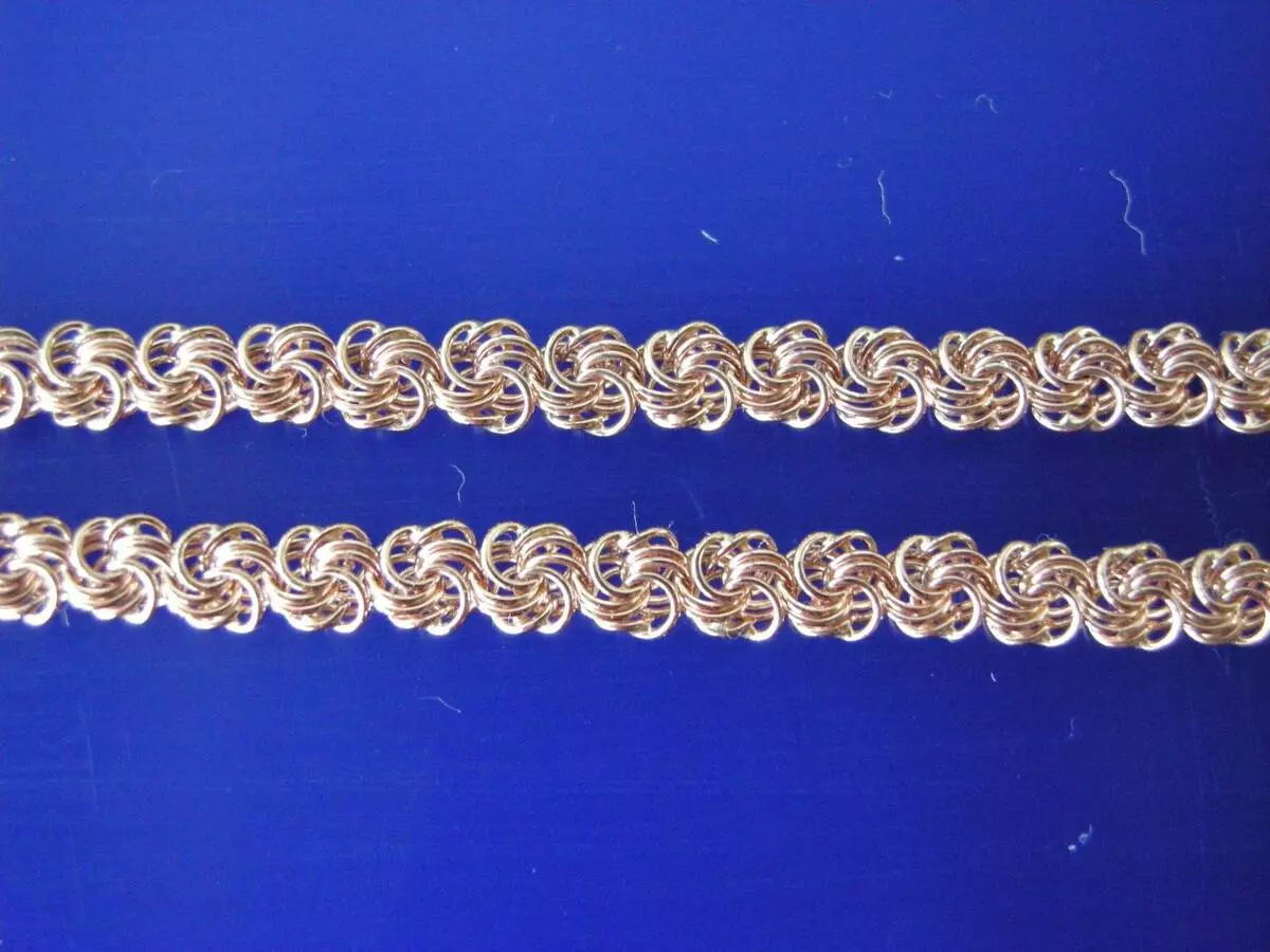 Silver chain (112 mga larawan): Mga modelo ng babae sa leeg at sa pilak kamay na may gilding, 925 sample na may mga bola, kung paano piliin ang mga ito 3480_29