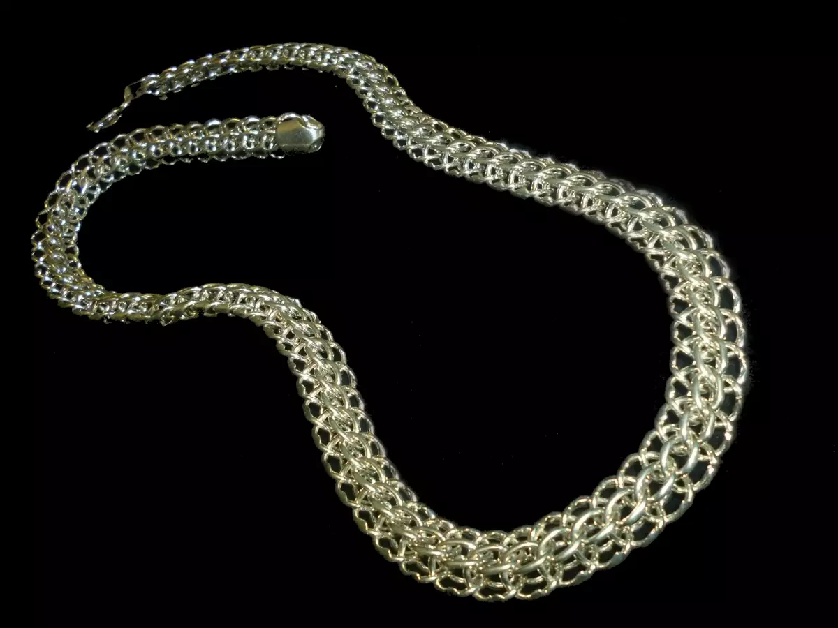 Srebrna lanaca (112 slike): ženski modeli na vratu i na srebro ruku s pozlatom, 925 uzoraka sa lopticama, kako ih odabrati 3480_36