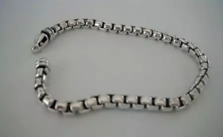 Srebrna lanaca (112 slike): ženski modeli na vratu i na srebro ruku s pozlatom, 925 uzoraka sa lopticama, kako ih odabrati 3480_54