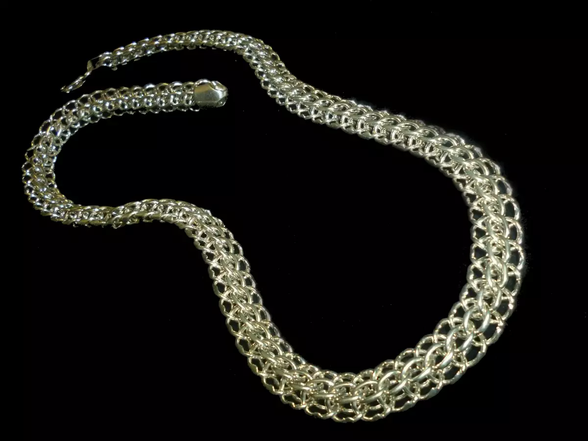 Silver chain (112 mga larawan): Mga modelo ng babae sa leeg at sa pilak kamay na may gilding, 925 sample na may mga bola, kung paano piliin ang mga ito 3480_6